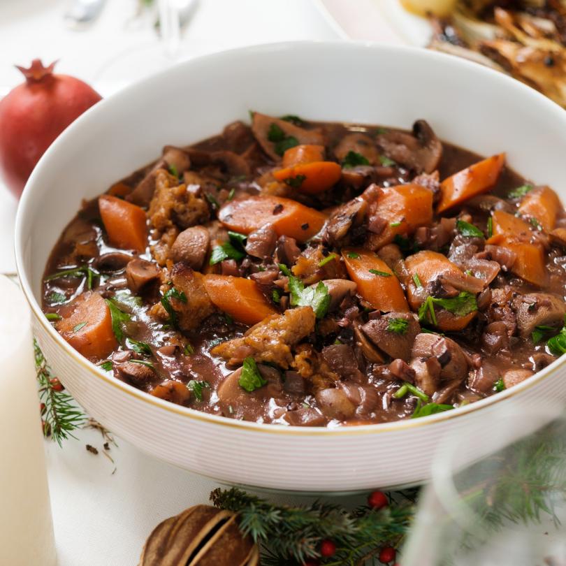 Rich Red Wine Ragout for 2 with celeriac seitan, mushrooms & carrots - Solid Stash