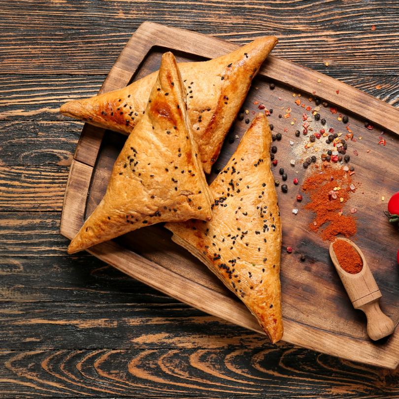 Spiced Samosas with Tamarind Chutney (4 pcs.) - Solid Stash